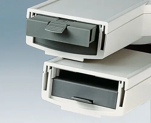 Deux placements compartiment piles M/L 