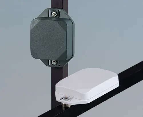 Fixer MINI-DATA-BOX avec un aimant