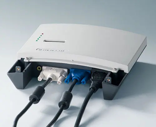 Donc beaucoup de place pour les connecteurs