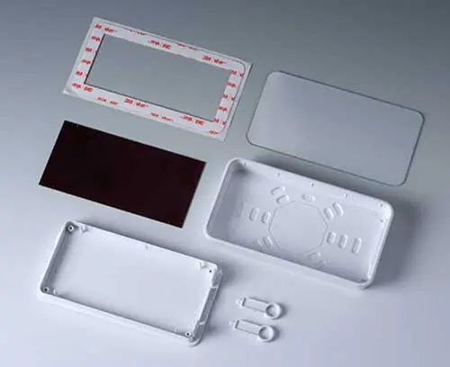 Différentes pièces du boitier et accessoires