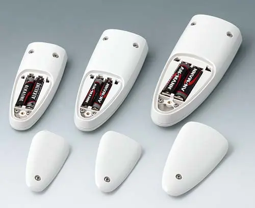 Compartiment piles : 2 x 1,5 V AAA (S, M) et 2 x 1,5 V AA (L)
